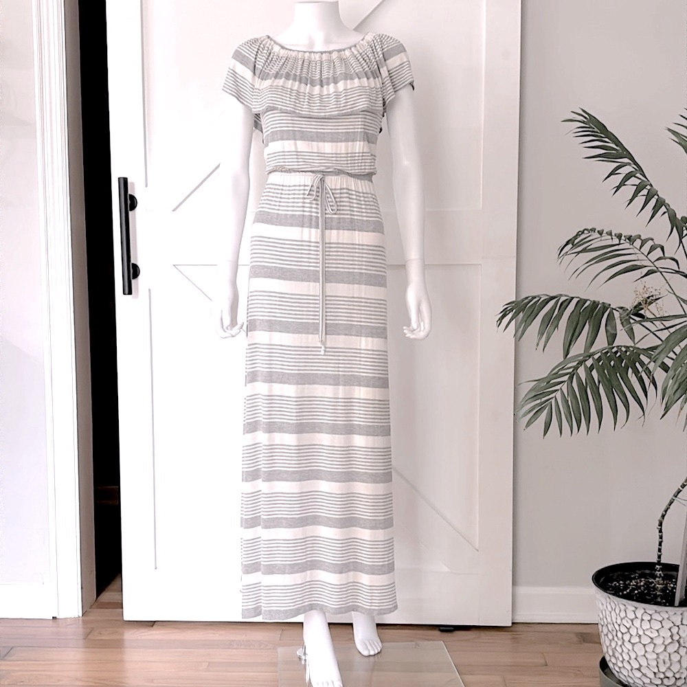 FINAL PRICE!!! NWOT Lily & Lola On Or Off Shoulder Striped Ruffle Maxi Dress - Picture 2 of 9